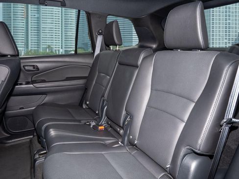 Certified 2025 Honda Passport EX-L image 18