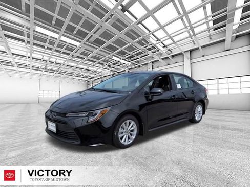 Used 2026 Toyota Corolla LE w/ LE Premium Package FWD image 8