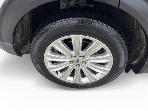 Used 2022 Ford Explorer Limited w/ Equipment Group 301A image 17