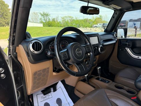 Used 2013 Jeep Wrangler Unlimited Sahara w/ Dual Top Group AWD/4WD image 12