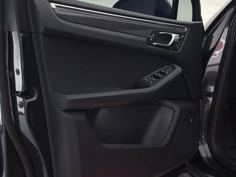 Used 2017 Porsche Macan S image 18