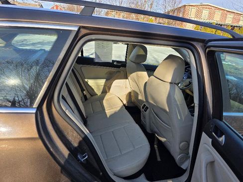 Used 2014 Volkswagen Jetta SE image 16