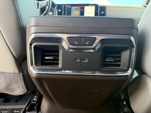 Used 2022 GMC Sierra 1500 SLT w/ SLT Premium Plus Package AWD/4WD image 41
