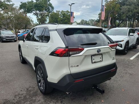 Used 2022 Toyota RAV4 XLE Premium image 9
