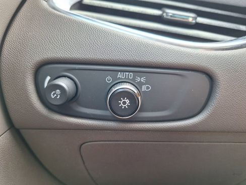 Used 2018 Chevrolet Malibu LT w/ Driver Confidence Package image 12