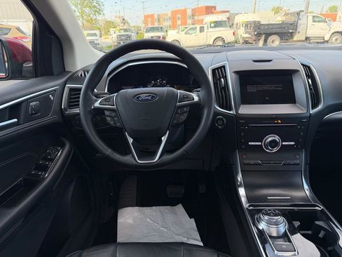 Used 2019 Ford Edge Titanium FWD image 16