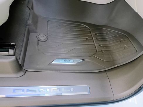 Used 2025 GMC Yukon Denali w/ LPO, Floor Liner Package RWD image 46