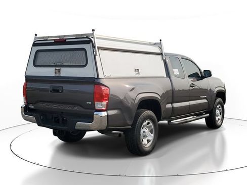 Used 2016 Toyota Tacoma SR5 w/ Towing Package RWD image 4