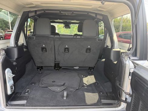 Used 2024 Jeep Wrangler Unlimited Rubicon AWD/4WD image 25