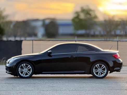 Used 2010 INFINITI G37 Convertible w/ Premium Pkg RWD image 8