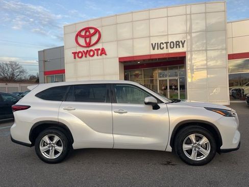 Certified 2023 Toyota Highlander L image 3