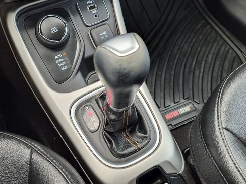 Used 2020 Jeep Compass Latitude AWD/4WD image 19