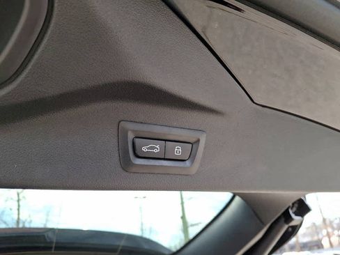 Used 2025 BMW X7 M60i AWD/4WD image 3