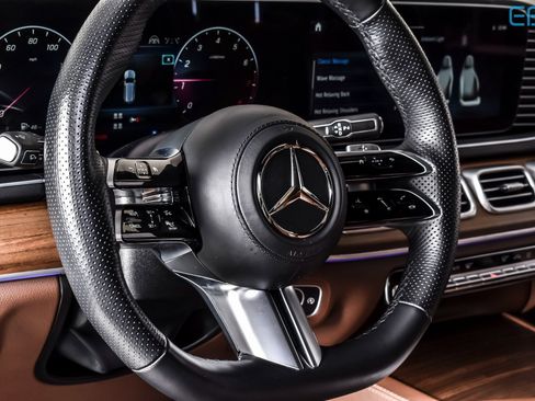 Used 2024 Mercedes-Benz GLS 580 4MATIC image 18