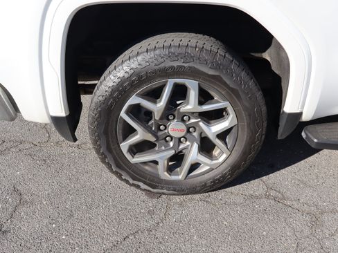 Used 2024 GMC Sierra 1500 SLT w/ SLT Premium Plus Package AWD/4WD image 40