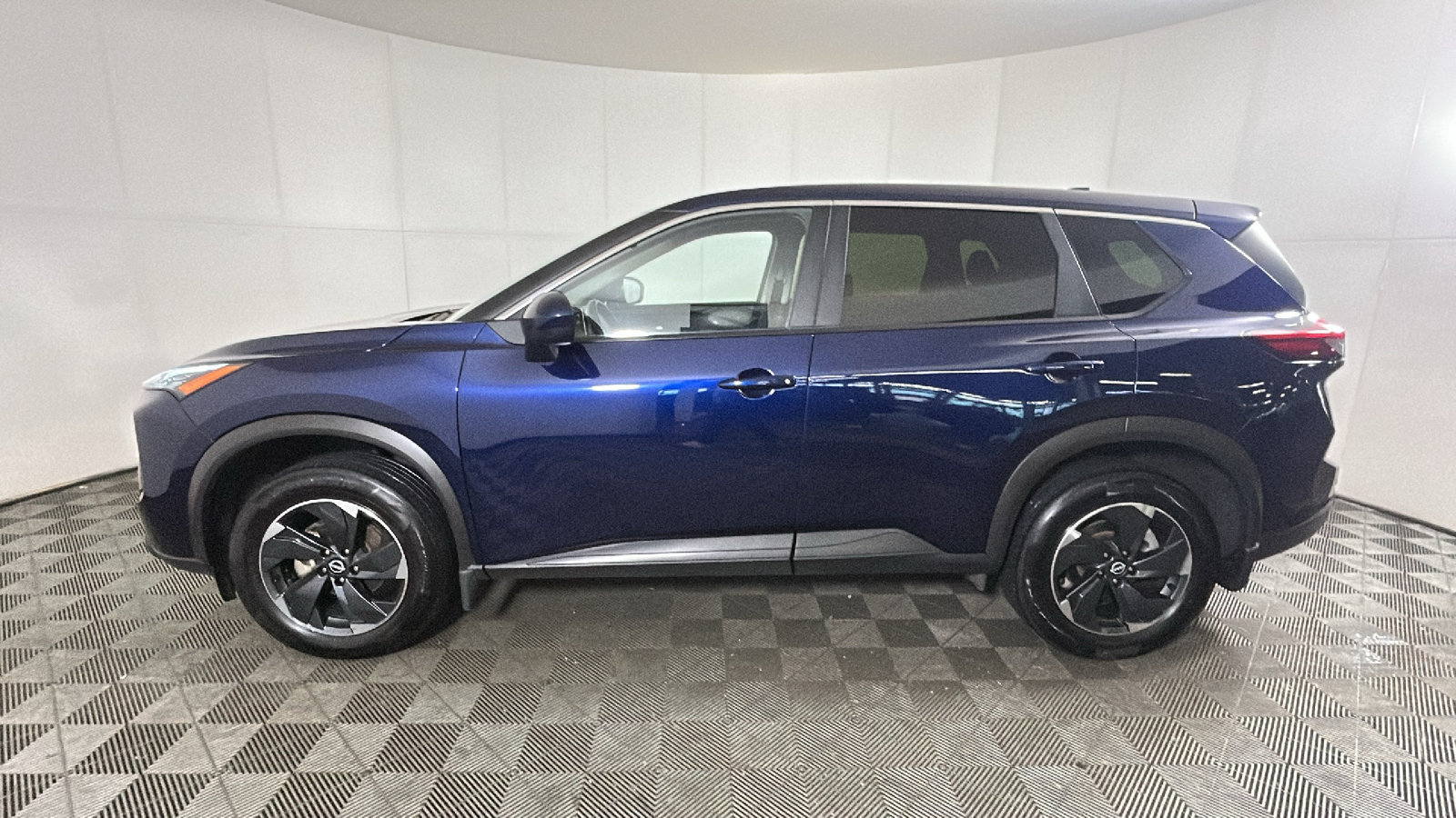 Used 2025 Nissan Rogue SV FWD image 7