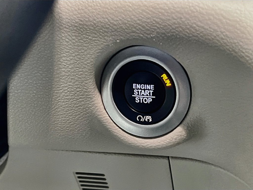 Used 2024 Chrysler Pacifica Touring-L FWD image 20