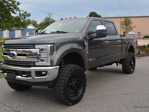 Used 2019 Ford F250 Lariat w/ Lariat Ultimate Package image 2