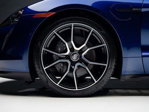 Used 2023 Porsche Taycan w/ Premium Package image 18