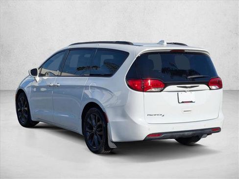 Used 2018 Chrysler Pacifica Touring-L Plus w/ S Appearance Package image 8