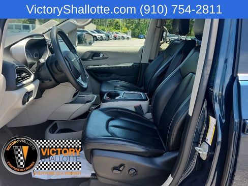 Certified 2023 Chrysler Pacifica Touring-L FWD image 18