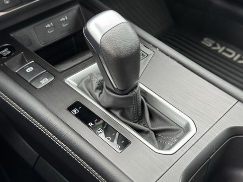 Used 2025 Nissan Kicks SV image 28