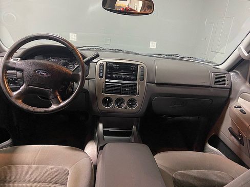 Used 2004 Ford Explorer XLT image 21