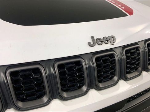 Used 2025 Jeep Compass Trailhawk AWD/4WD image 28