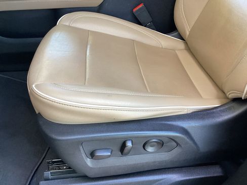 Used 2024 Chevrolet Suburban Premier image 12