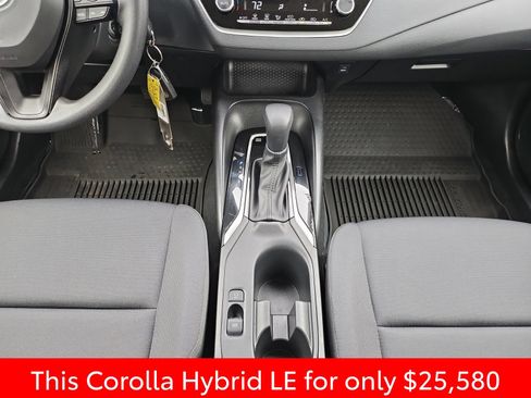Used 2025 Toyota Corolla LE FWD image 31