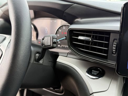 Used 2024 Ford Explorer XLT image 24