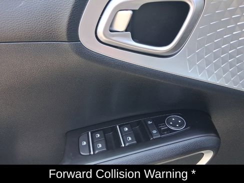 Used 2025 Kia Soul LX FWD image 13