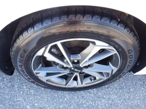 Used 2023 Kia Forte LXS image 4