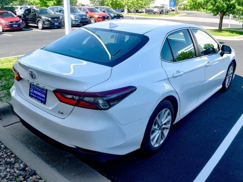 Used 2021 Toyota Camry LE FWD image 16