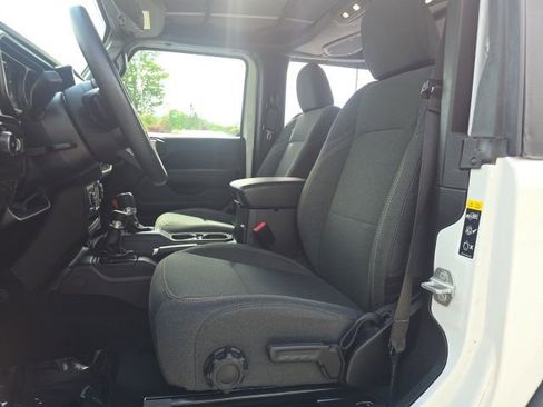 Certified 2025 Jeep Wrangler Sport AWD/4WD image 9