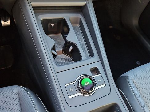 New 2025 Volkswagen Tiguan SE R-Line image 14