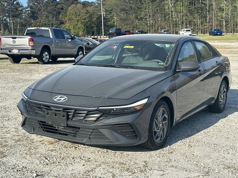 Used 2024 Hyundai Elantra SEL FWD image 1