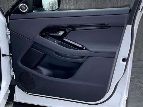 Used 2026 Land Rover Range Rover Evoque S image 28