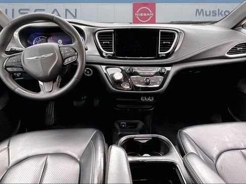 Used 2024 Chrysler Pacifica Limited FWD image 7
