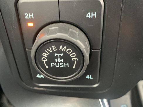 Used 2022 Ford F150 Lariat w/ Equipment Group 502A High image 9