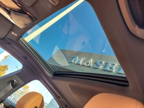 Used 2023 BMW 530e xDrive w/ Premium Package image 10