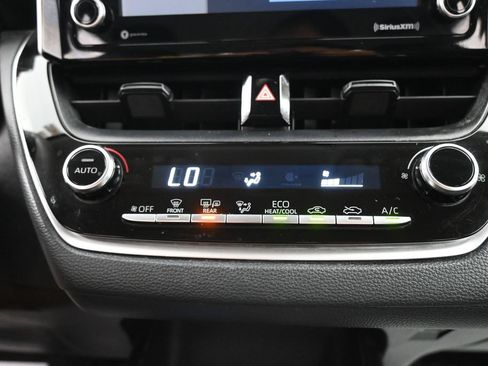 Used 2021 Toyota Corolla LE w/ Carpet Mat Package (TMS) FWD image 19