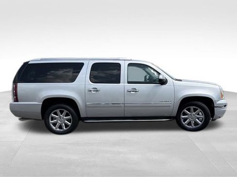 Used 2014 GMC Yukon XL Denali AWD/4WD image 6