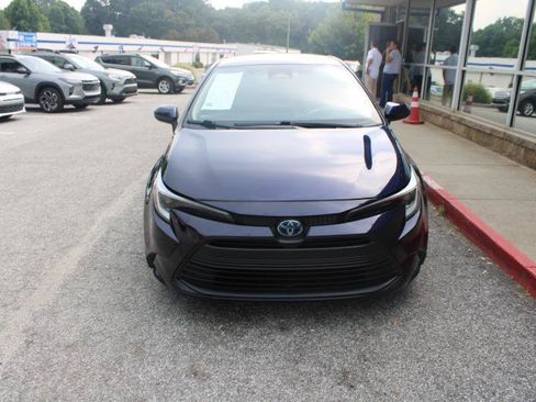 Used 2023 Toyota Corolla LE FWD image 2
