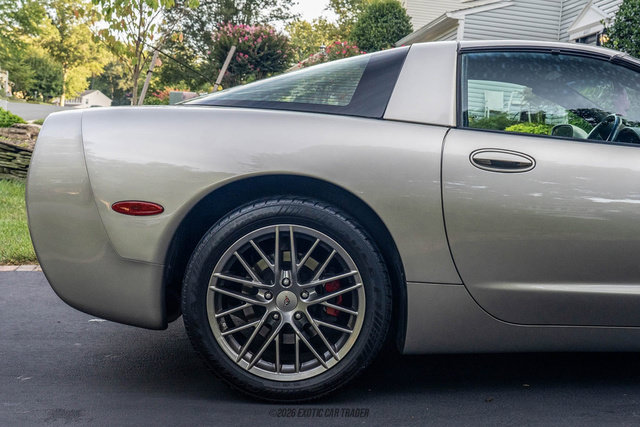 Used 2000 Chevrolet Corvette Coupe RWD image 10