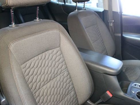 Used 2020 Chevrolet Equinox LT FWD image 11