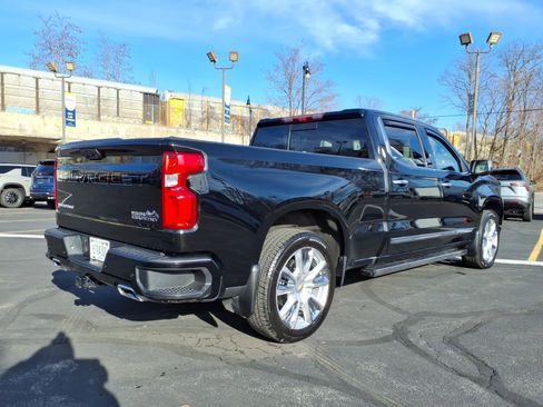 Used 2024 Chevrolet Silverado 1500 High Country w/ High Country Premium Package image 3