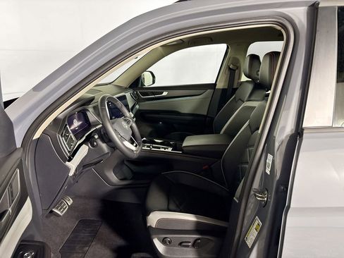 Used 2024 Volkswagen Atlas Peak Edition SE AWD/4WD image 11