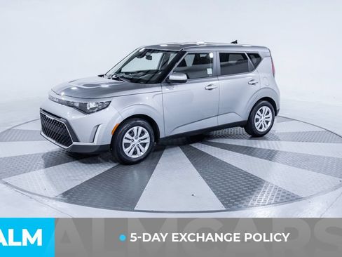 Used 2025 Kia Soul LX FWD image 3