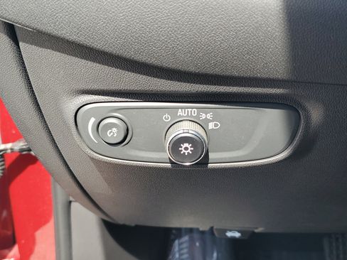 Used 2024 Chevrolet Equinox LT FWD image 25